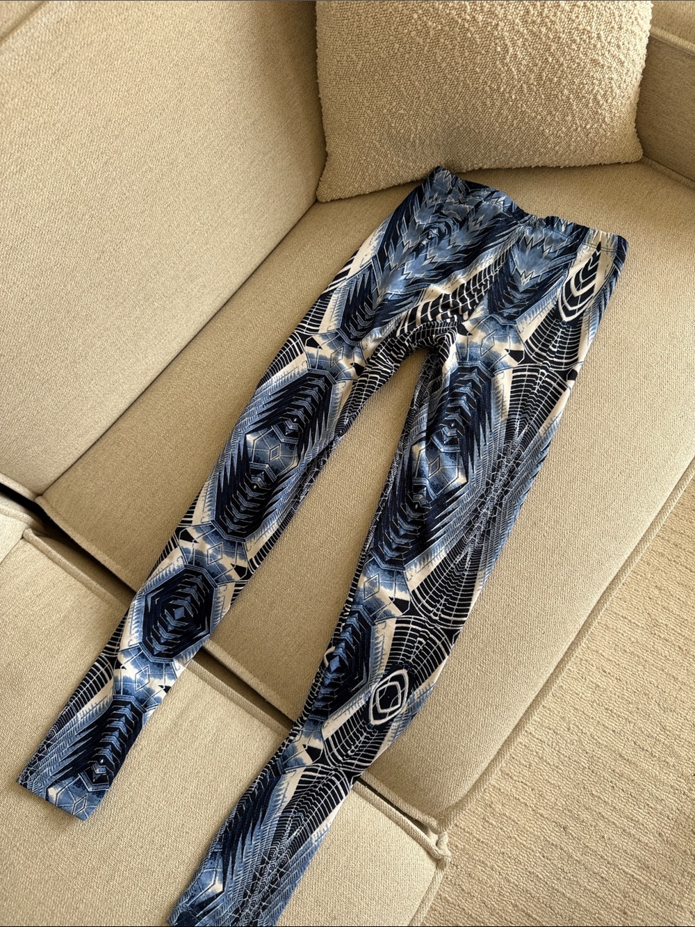 H&M Navy and White Geometric Leggings